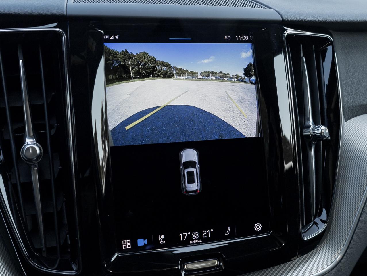 2022 Volvo XC60 Plug-In Hybrid T8eAWD PHEV R-Design -21"ALLOY WHEEL HARMAN KARDON Photo