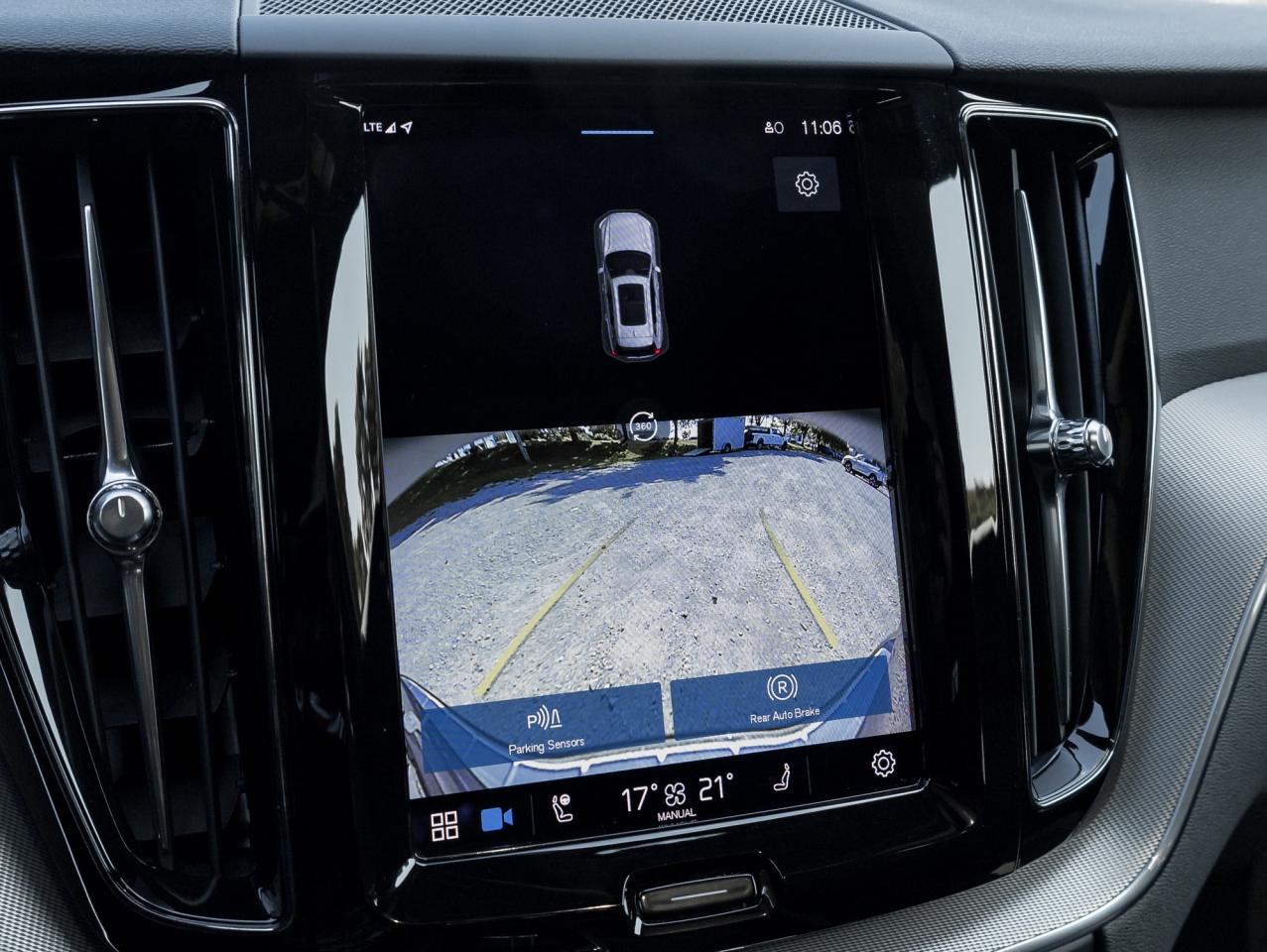 2022 Volvo XC60 Plug-In Hybrid T8eAWD PHEV R-Design -21"ALLOY WHEEL HARMAN KARDON Photo