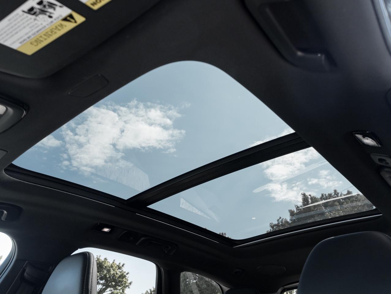 2022 Volvo XC60 Plug-In Hybrid T8eAWD PHEV R-Design -21"ALLOY WHEEL HARMAN KARDON Photo