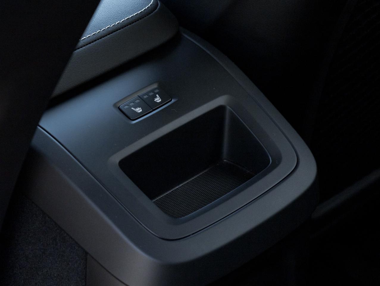 2022 Volvo XC60 Plug-In Hybrid T8eAWD PHEV R-Design -21"ALLOY WHEEL HARMAN KARDON Photo