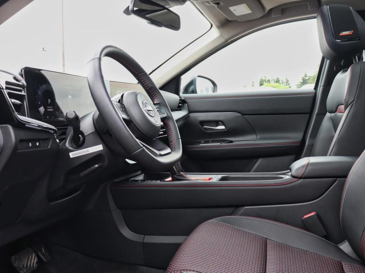 2025 Nissan Kicks SR  LOW KM, SR PREMIUM PACKAGE, BOSE! Photo