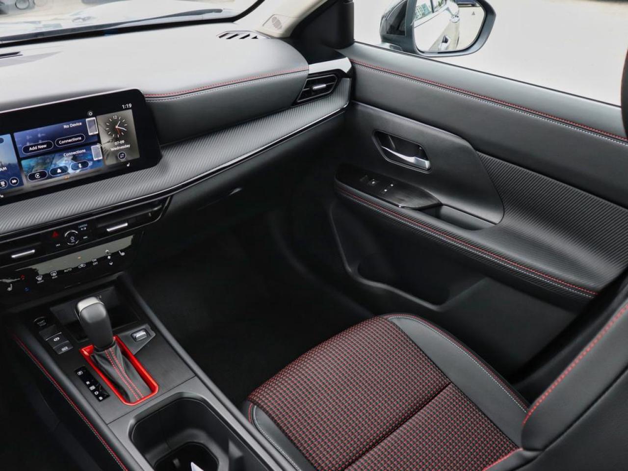 2025 Nissan Kicks SR  LOW KM, SR PREMIUM PACKAGE, BOSE! Photo