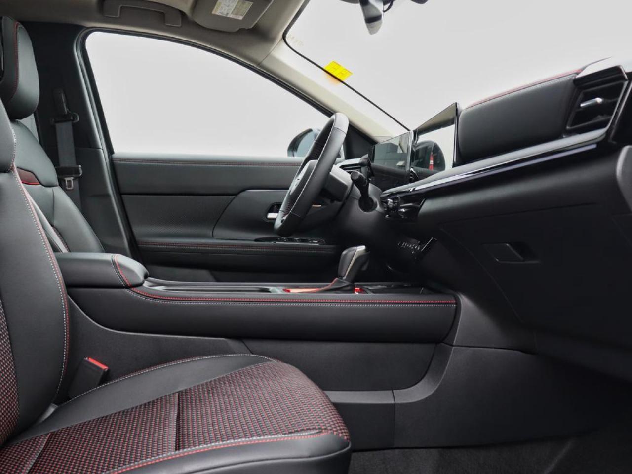 2025 Nissan Kicks SR  LOW KM, SR PREMIUM PACKAGE, BOSE! Photo