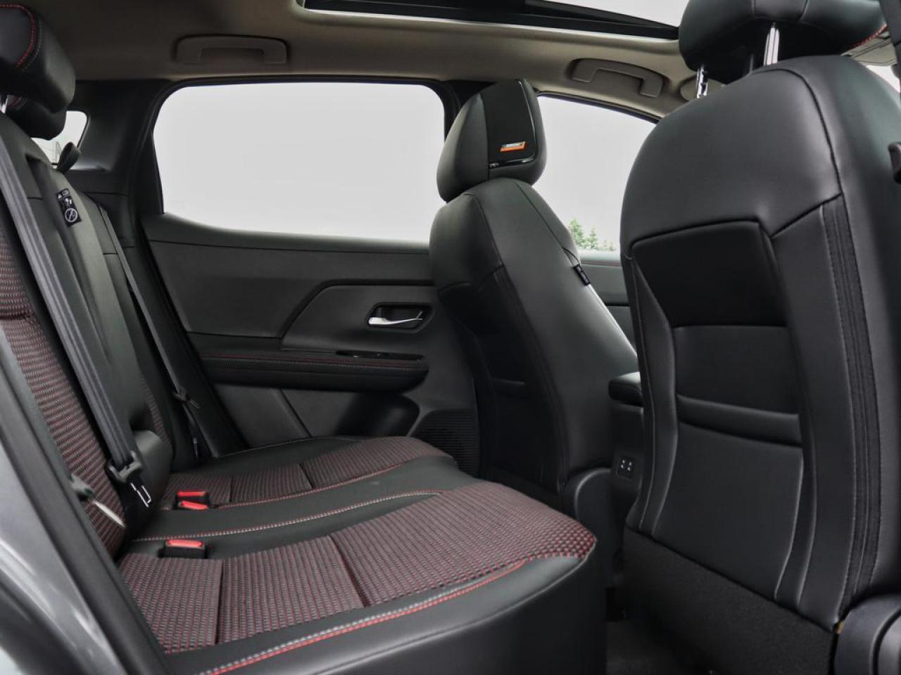 2025 Nissan Kicks SR  LOW KM, SR PREMIUM PACKAGE, BOSE! Photo