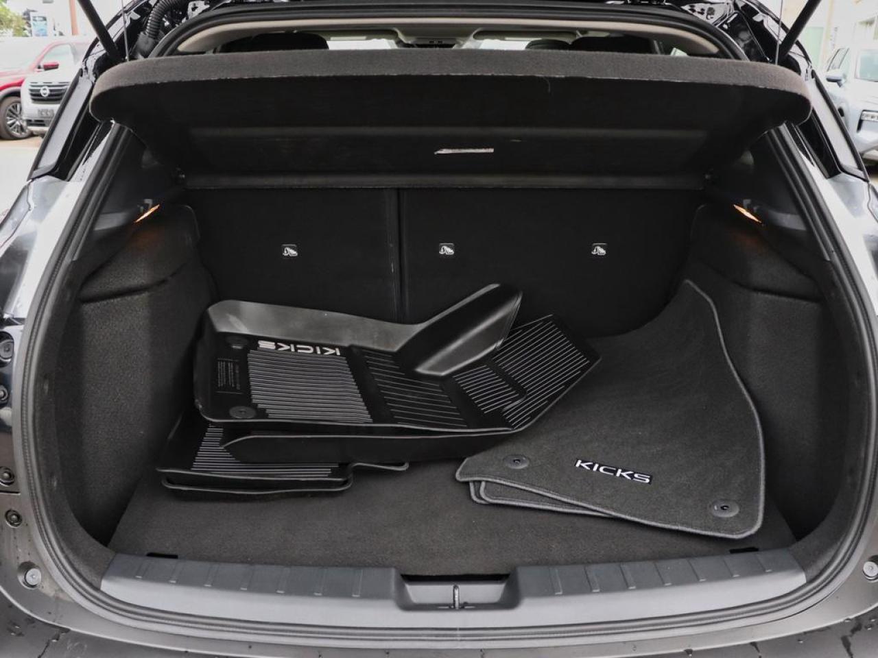 2025 Nissan Kicks SR  LOW KM, SR PREMIUM PACKAGE, BOSE! Photo