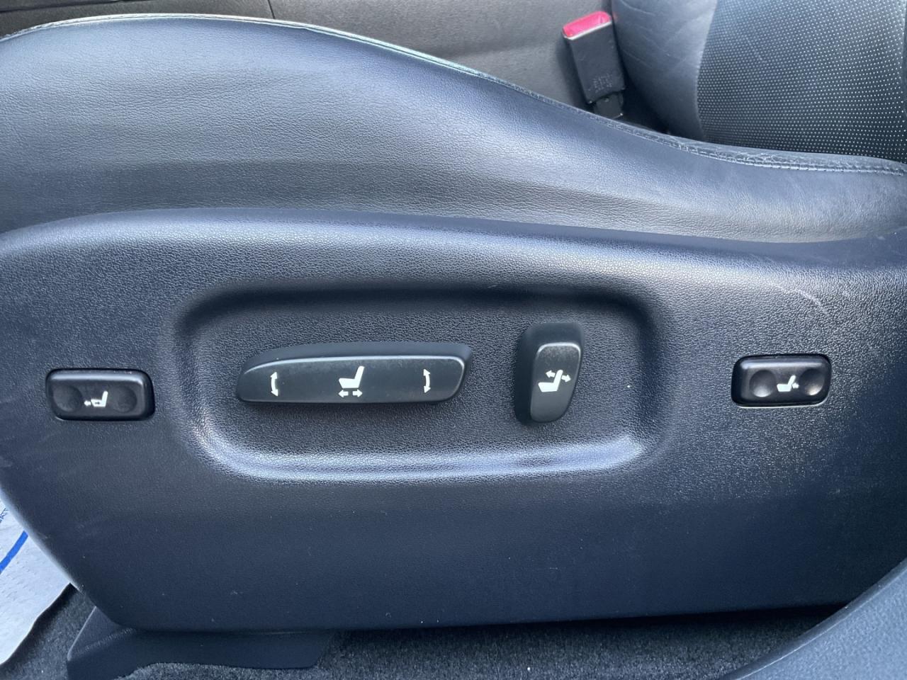 2011 Lexus RX 450h AWD - LTHR! HUD! NAV! BACK-UP CAM! DVD! Photo