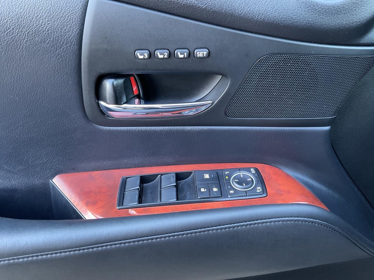 2011 Lexus RX 450h AWD - LTHR! HUD! NAV! BACK-UP CAM! DVD! Photo