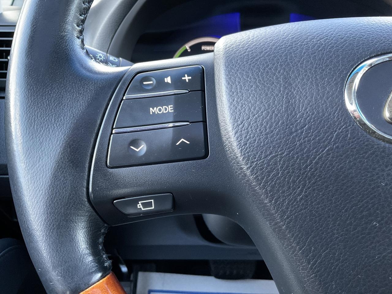 2011 Lexus RX 450h AWD - LTHR! HUD! NAV! BACK-UP CAM! DVD! Photo