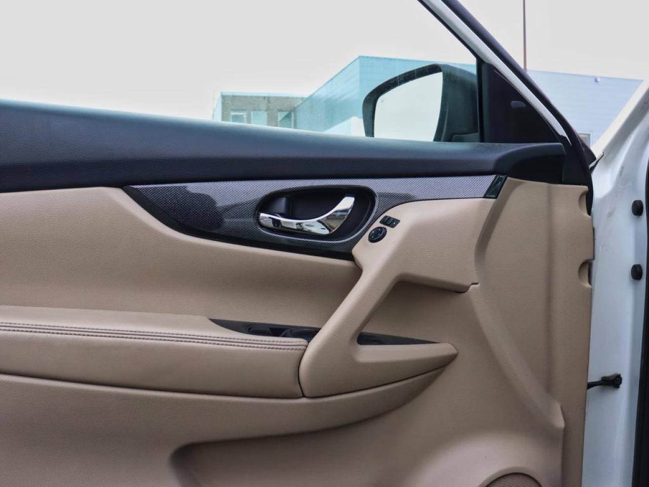 2016 Nissan Rogue SL  - Navigation -  Leather Seats Photo