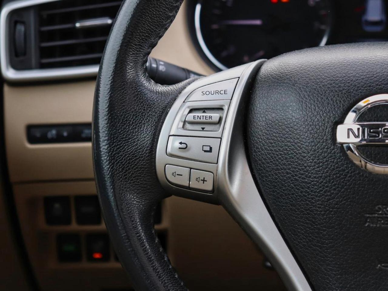 2016 Nissan Rogue SL  - Navigation -  Leather Seats Photo