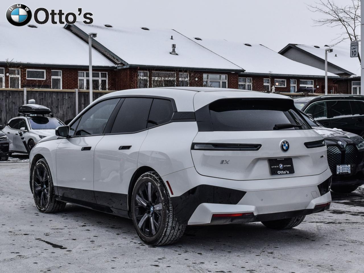 2025 BMW iX xDrive40 Photo4