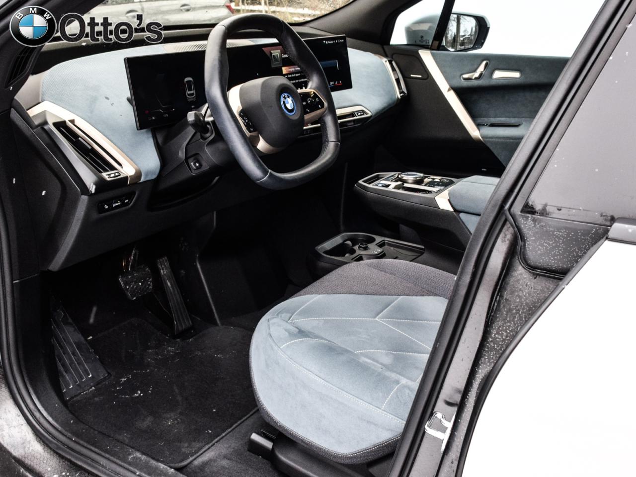 2025 BMW iX xDrive40 Photo