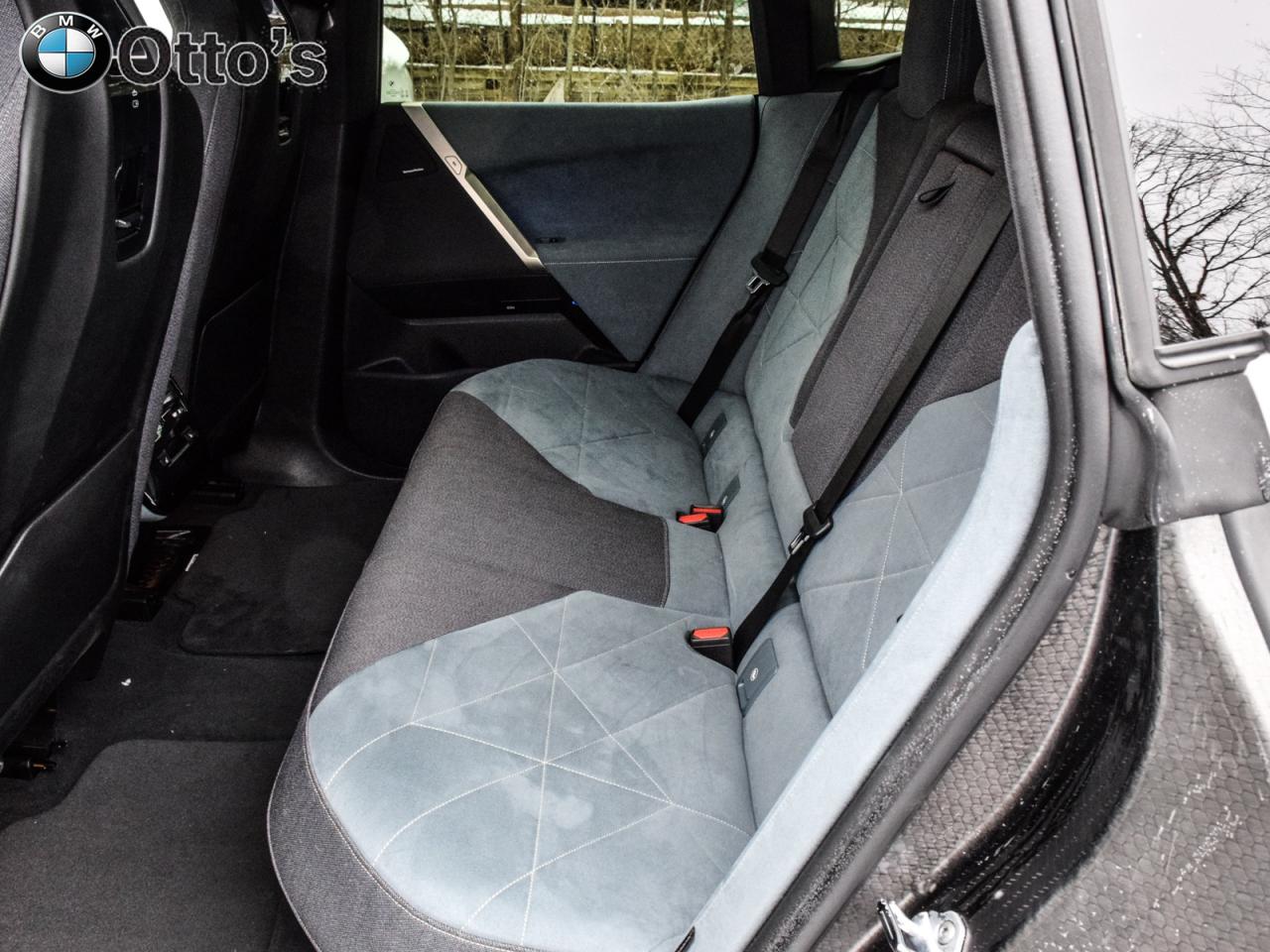 2025 BMW iX xDrive40 Photo