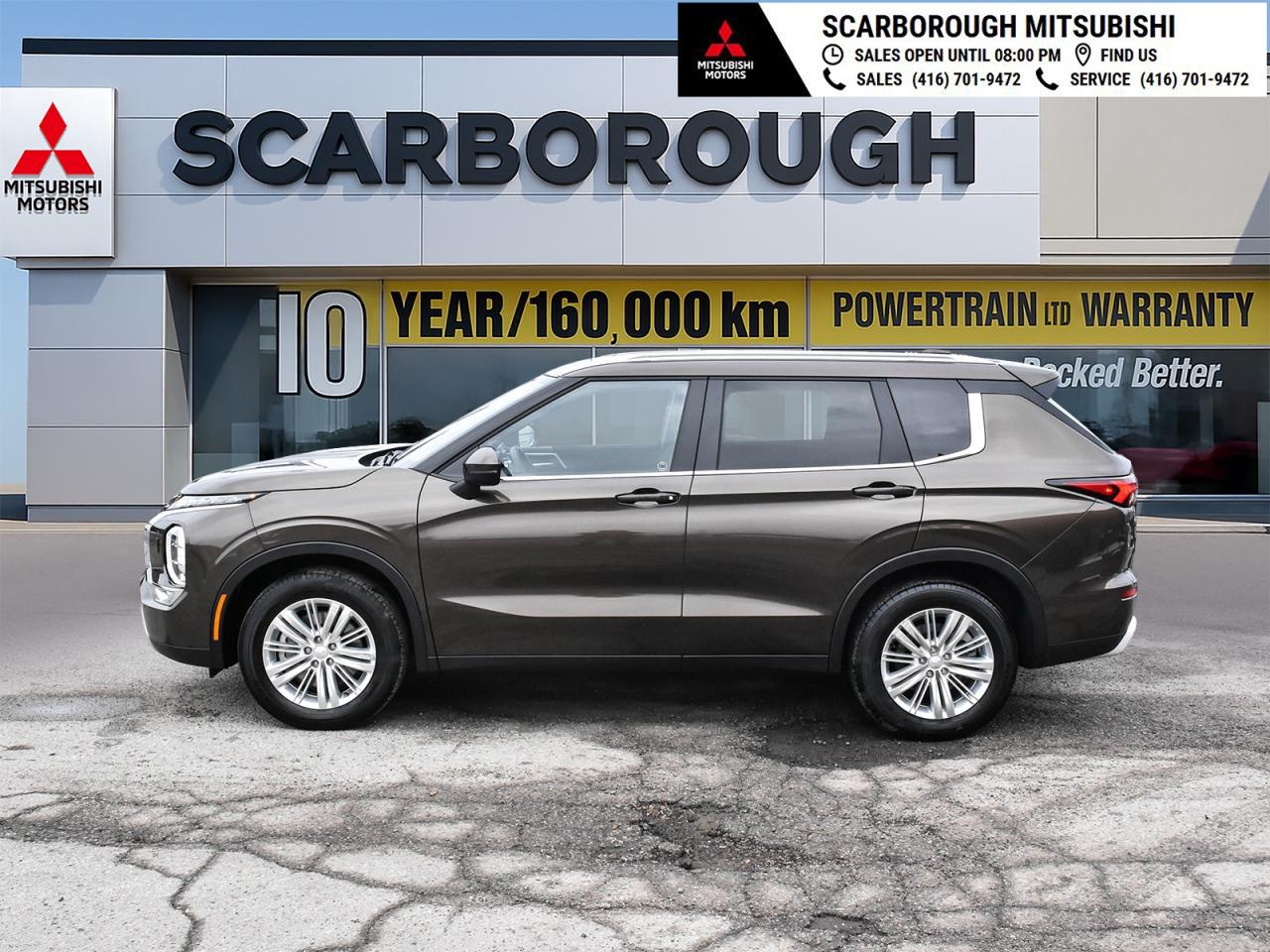 2024 Mitsubishi Outlander AWD Heated Seats Rear Camera Bluetooth Pano roof Photo4