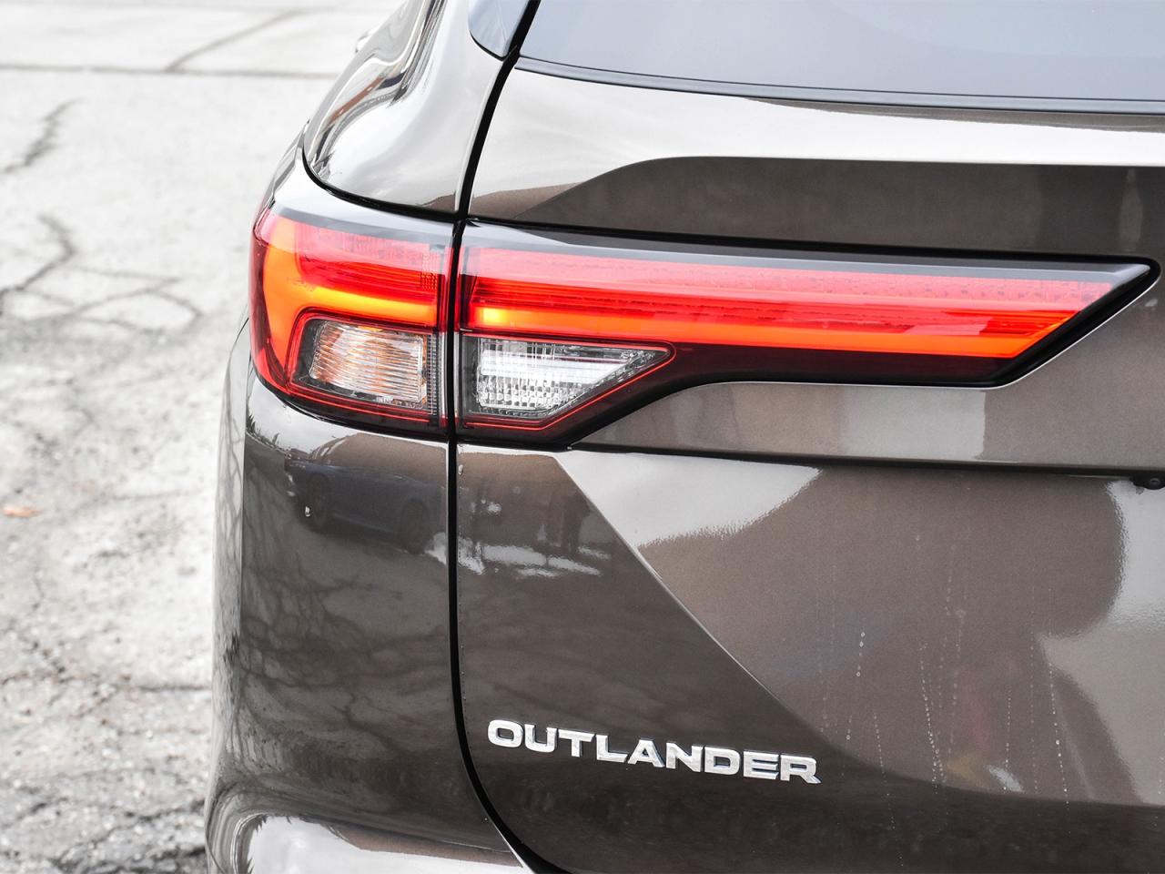 2024 Mitsubishi Outlander AWD Heated Seats Rear Camera Bluetooth Pano roof Photo