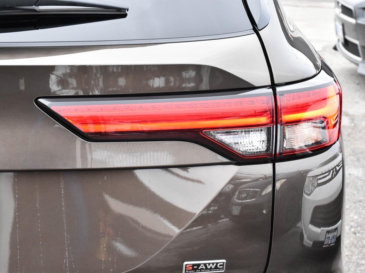 2024 Mitsubishi Outlander AWD Heated Seats Rear Camera Bluetooth Pano roof Photo