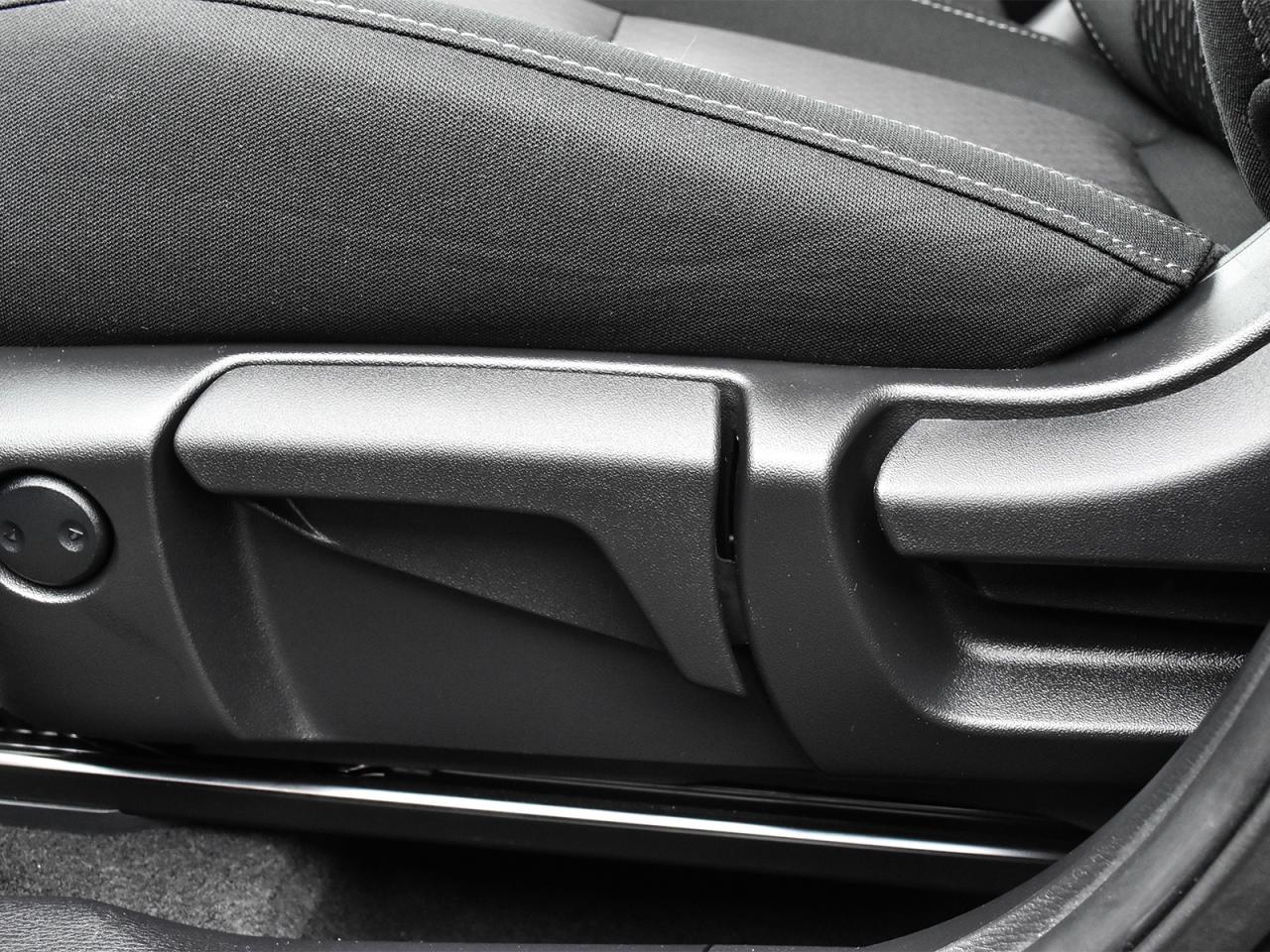 2024 Mitsubishi Outlander AWD Heated Seats Rear Camera Bluetooth Pano roof Photo