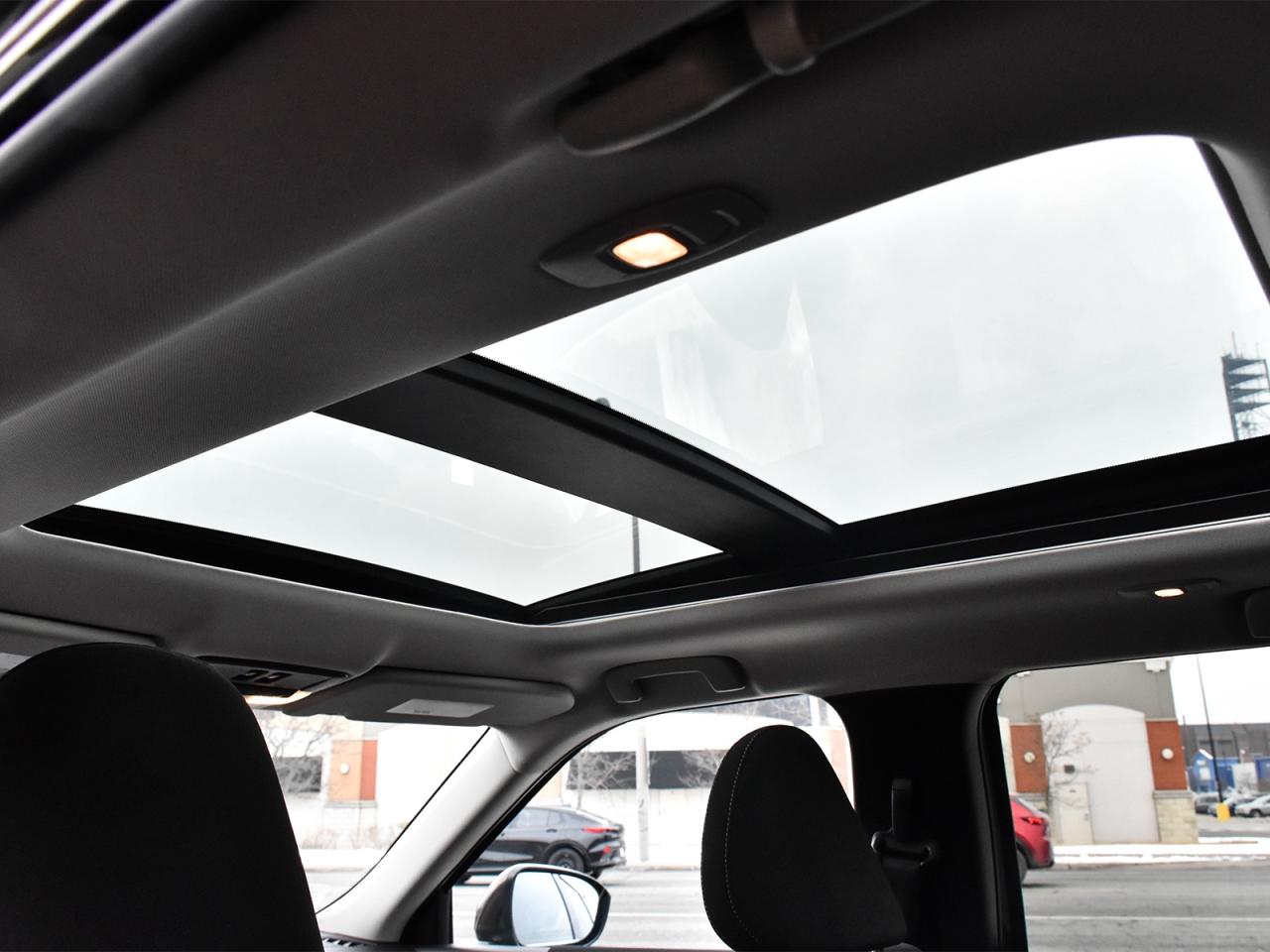 2024 Mitsubishi Outlander AWD Heated Seats Rear Camera Bluetooth Pano roof Photo