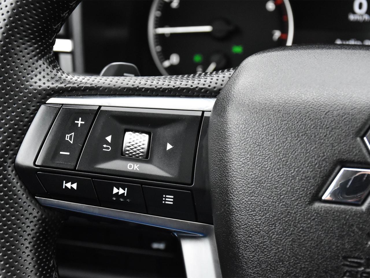 2024 Mitsubishi Outlander AWD Heated Seats Rear Camera Bluetooth Pano roof Photo