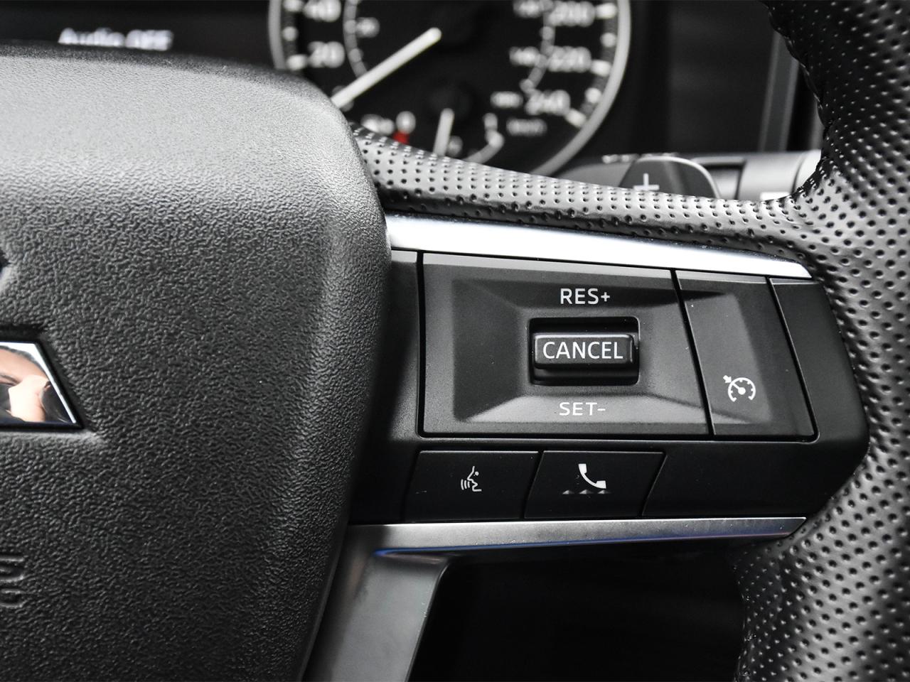 2024 Mitsubishi Outlander AWD Heated Seats Rear Camera Bluetooth Pano roof Photo