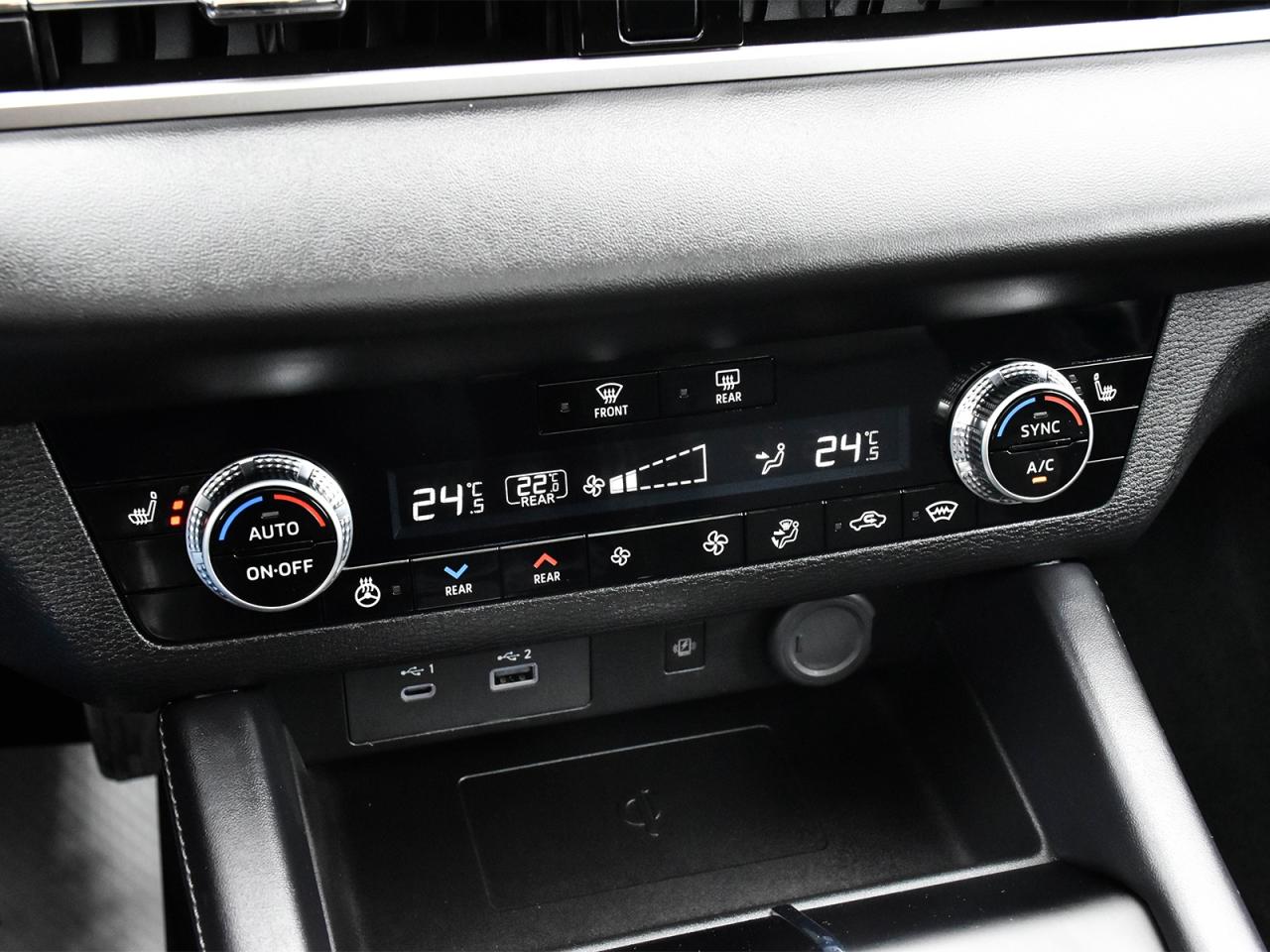 2024 Mitsubishi Outlander AWD Heated Seats Rear Camera Bluetooth Pano roof Photo