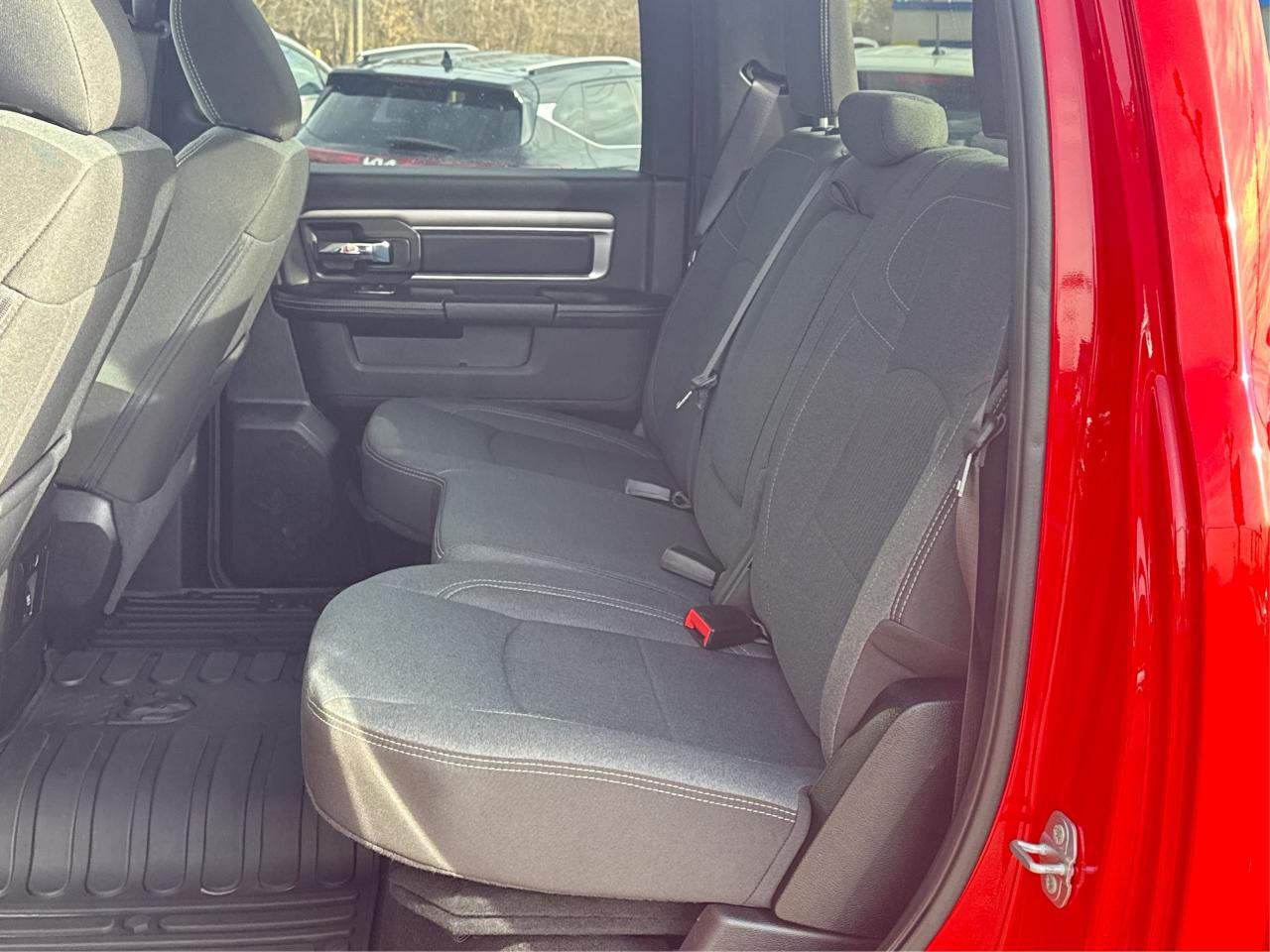 2022 RAM 1500 Classic NAV HEATED SEATS MINT! WE FINANCE ALL CREDIT! Photo