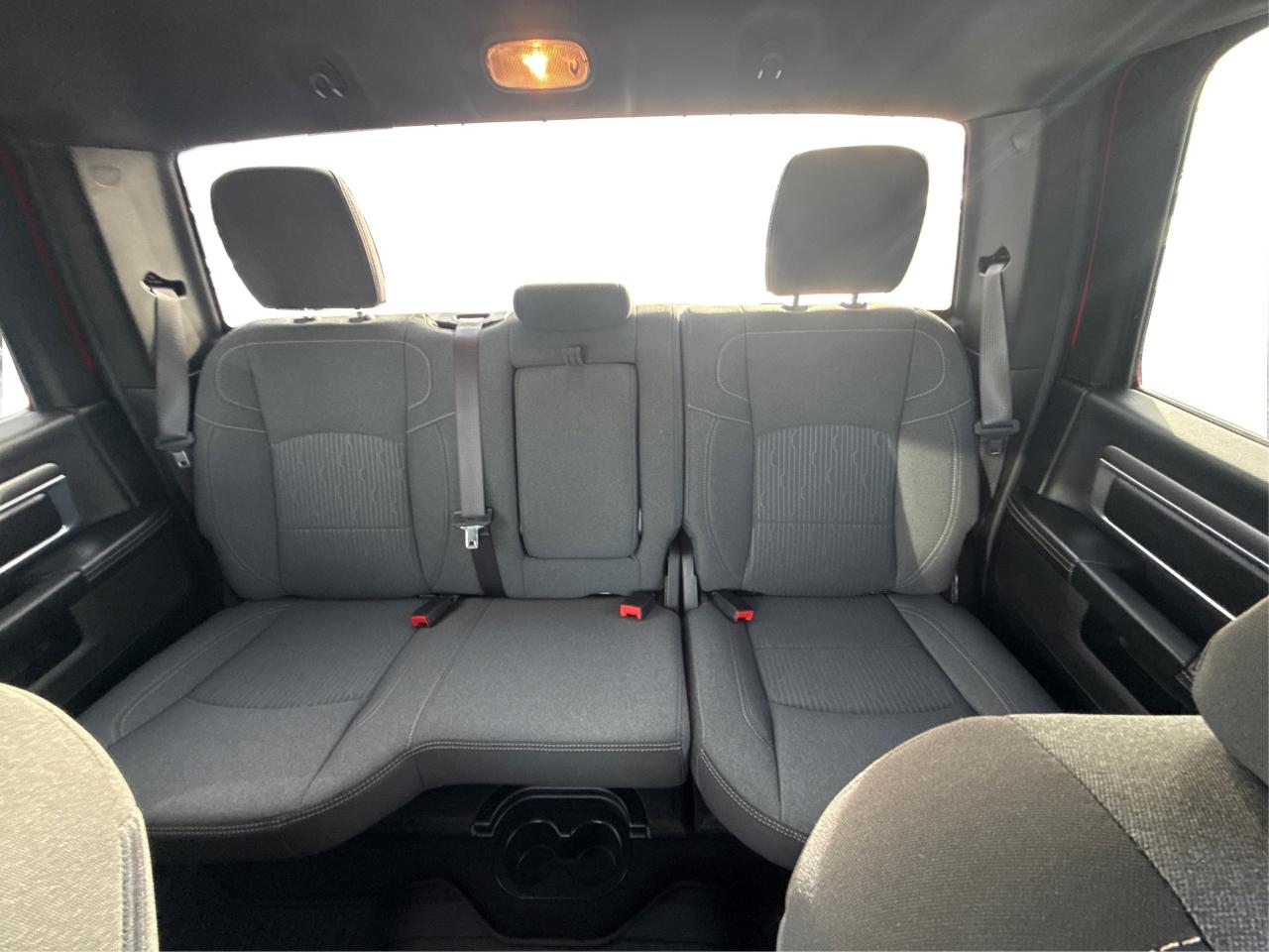 2022 RAM 1500 Classic NAV HEATED SEATS MINT! WE FINANCE ALL CREDIT! Photo