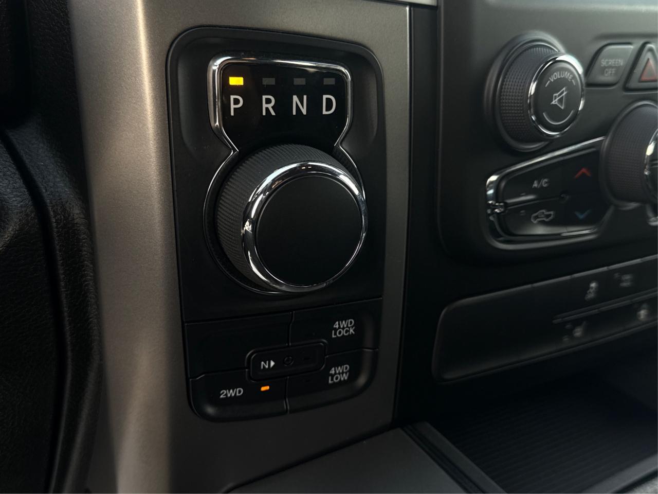 2022 RAM 1500 Classic NAV HEATED SEATS MINT! WE FINANCE ALL CREDIT! Photo