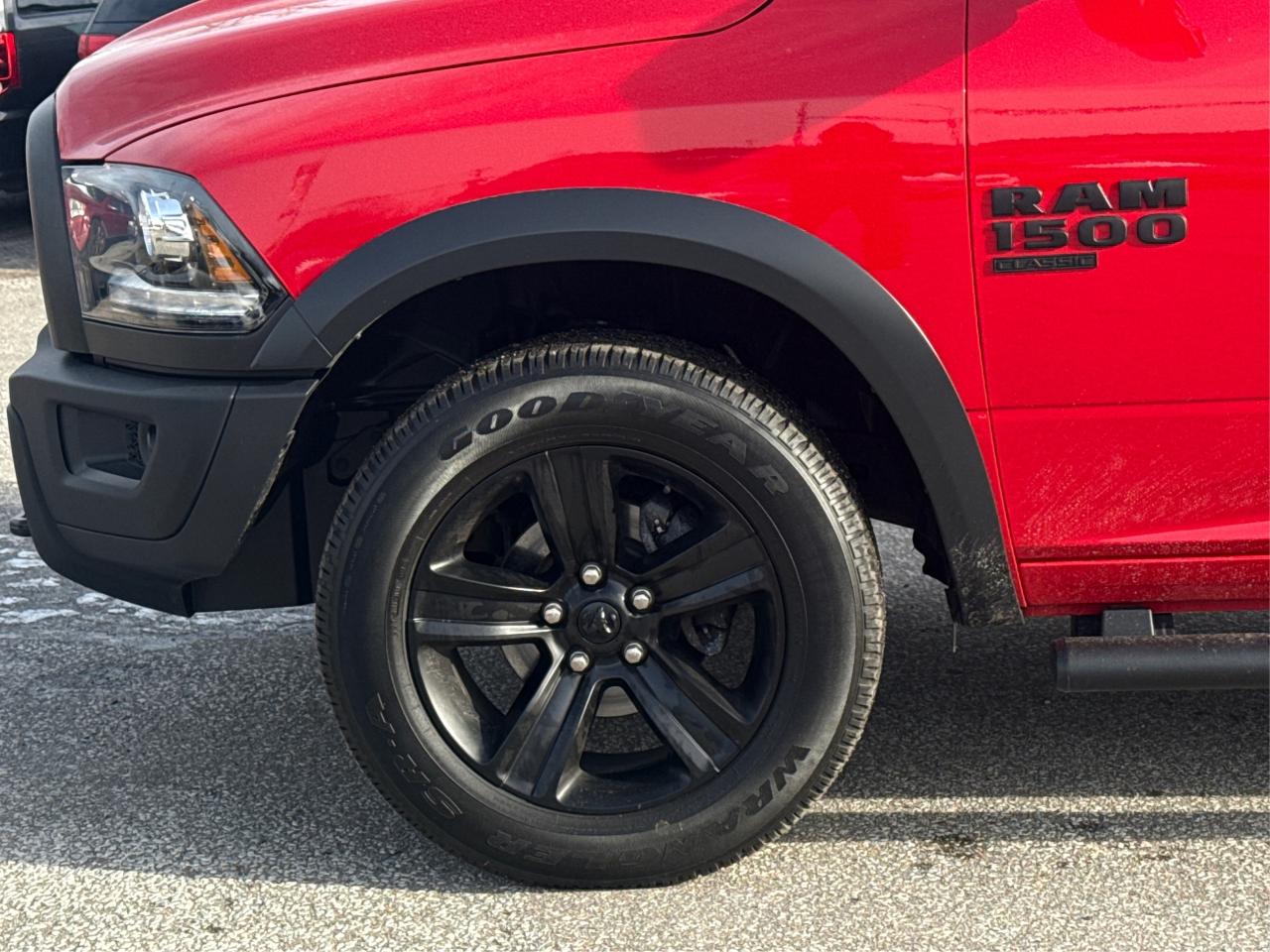 2022 RAM 1500 Classic NAV HEATED SEATS MINT! WE FINANCE ALL CREDIT! Photo