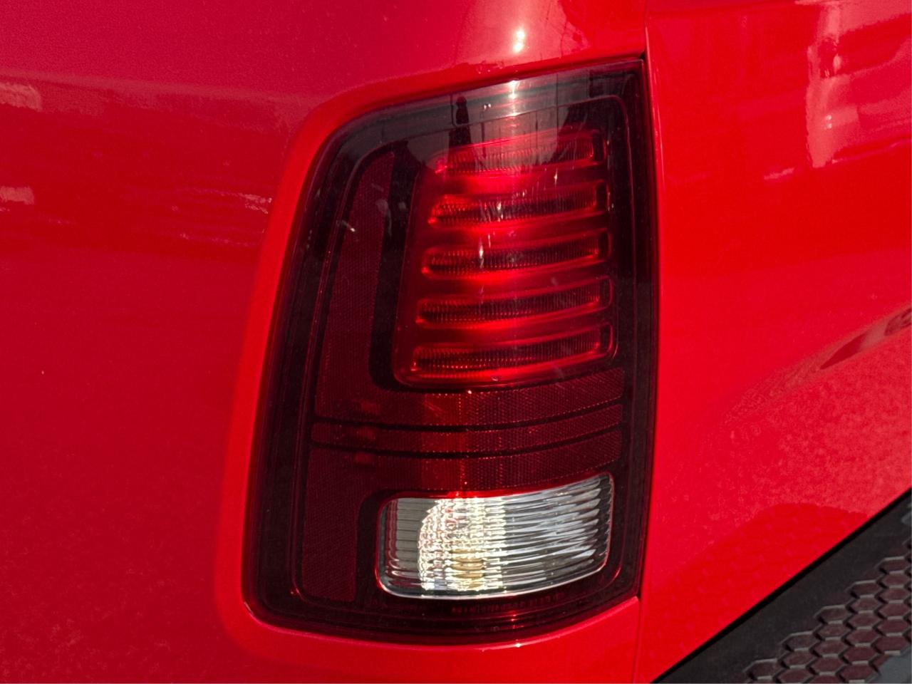 2022 RAM 1500 Classic NAV HEATED SEATS MINT! WE FINANCE ALL CREDIT! Photo