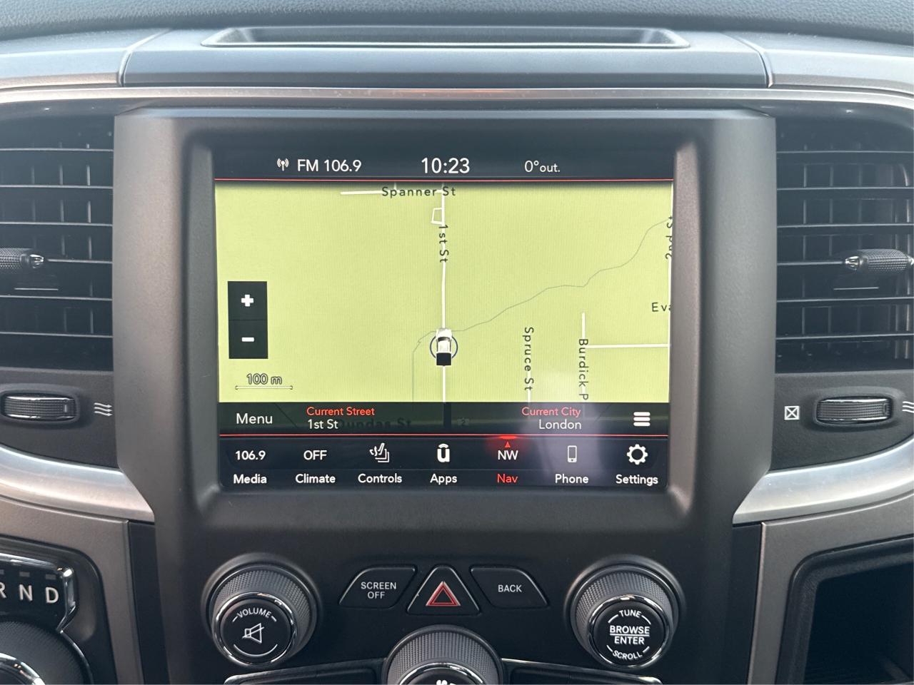 2022 RAM 1500 Classic NAV HEATED SEATS MINT! WE FINANCE ALL CREDIT! Photo