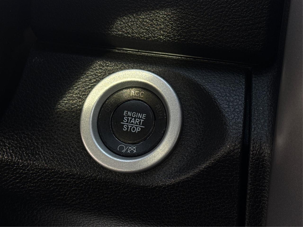 2022 RAM 1500 Classic NAV HEATED SEATS MINT! WE FINANCE ALL CREDIT! Photo