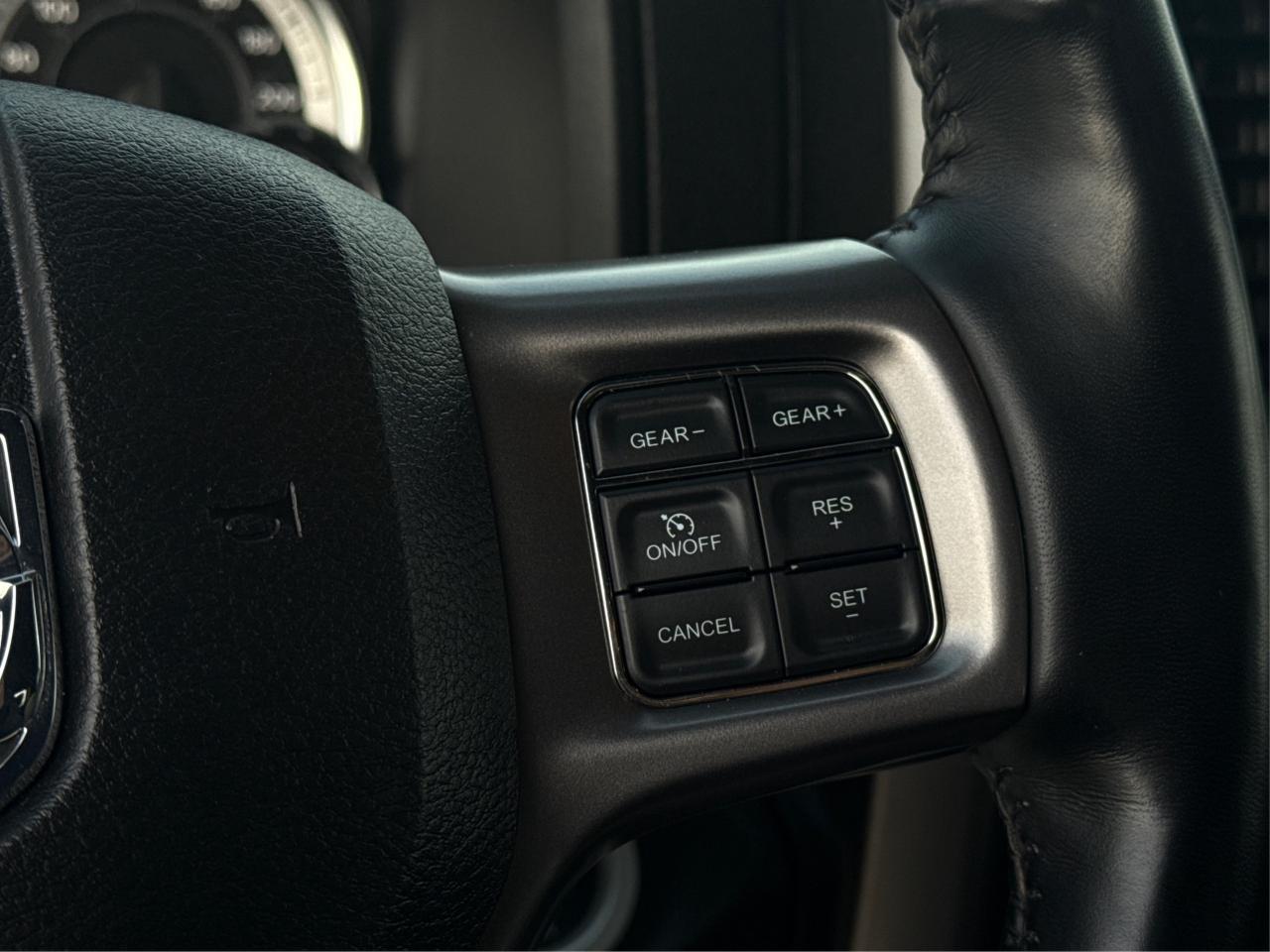 2022 RAM 1500 Classic NAV HEATED SEATS MINT! WE FINANCE ALL CREDIT! Photo