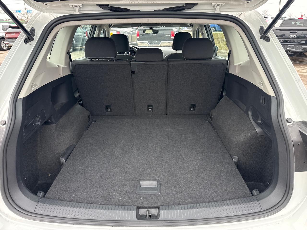 2024 Volkswagen Tiguan AWD HEATED SEATS MINT WE FINANCE ALL CREDIT! Photo