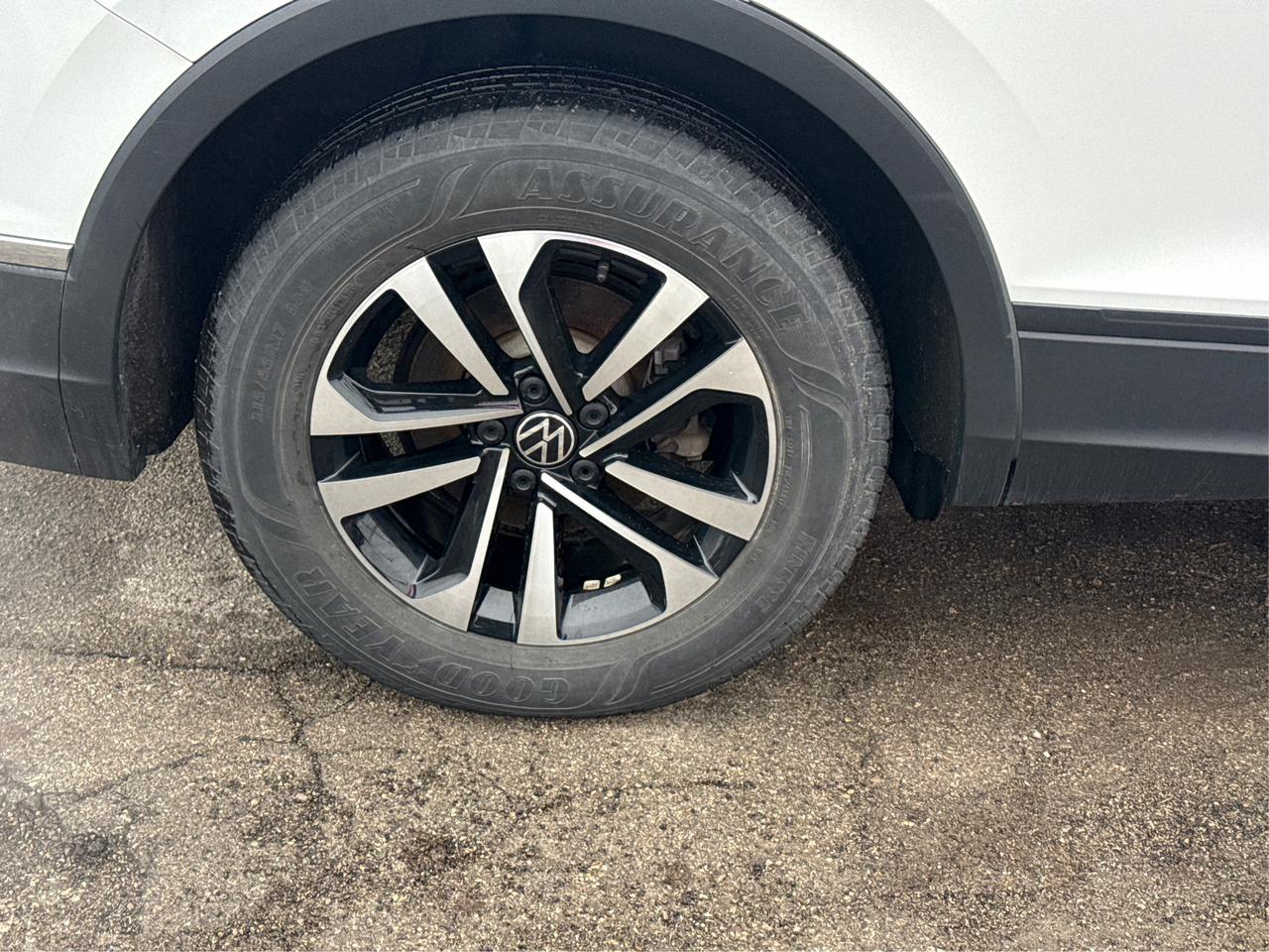 2024 Volkswagen Tiguan AWD HEATED SEATS MINT WE FINANCE ALL CREDIT! Photo