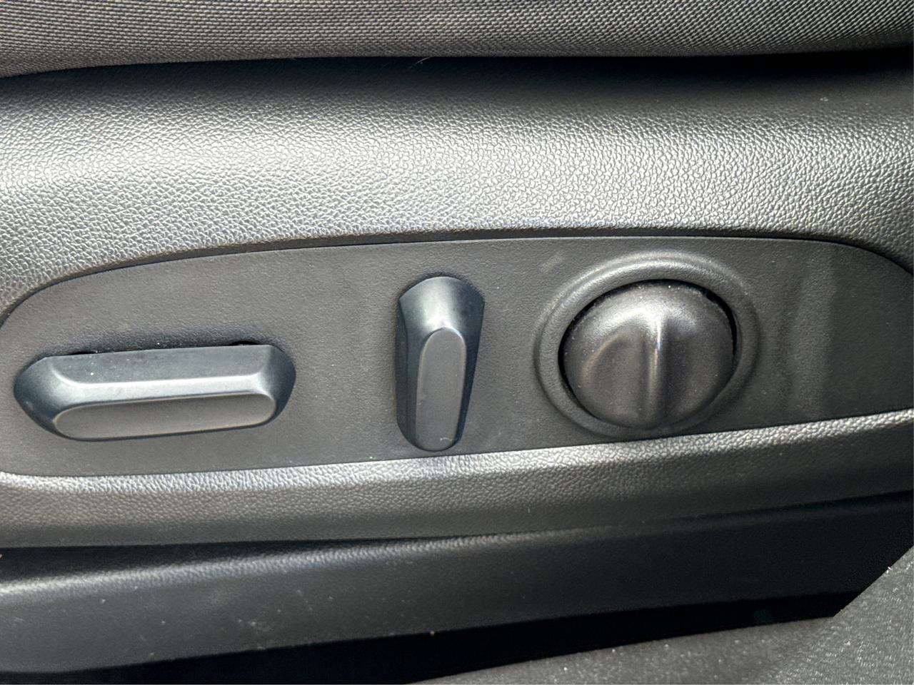 2023 Chevrolet TrailBlazer AWD LEATHER HEATED SEATS WE FINANCE ALL CREDIT! Photo