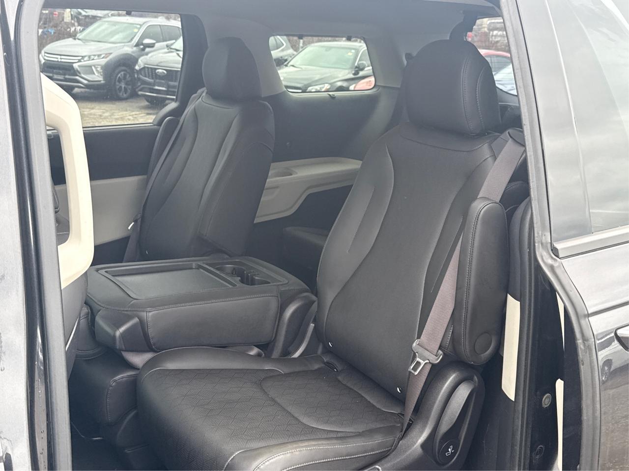 2022 Kia Carnival NAV LEATHER HEATED SEATS! WE FINANCE ALL CREDIT! Photo