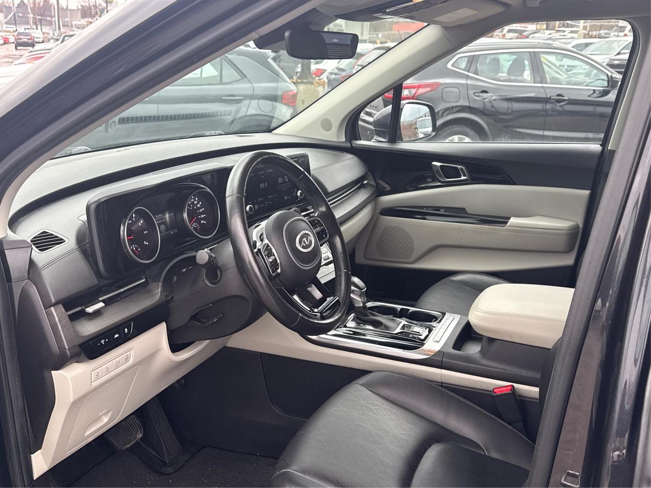 2022 Kia Carnival NAV LEATHER HEATED SEATS! WE FINANCE ALL CREDIT! Photo