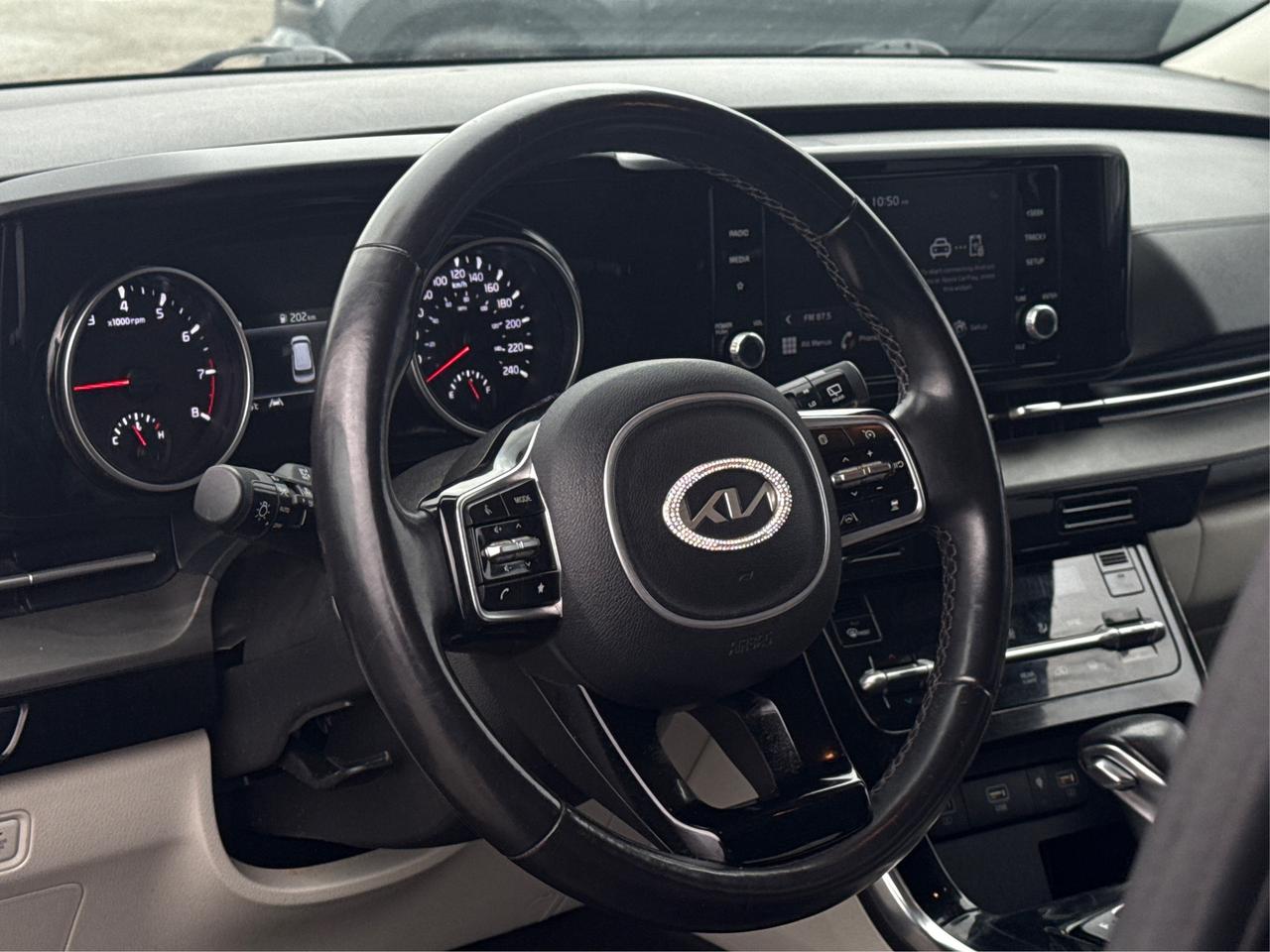 2022 Kia Carnival NAV LEATHER HEATED SEATS! WE FINANCE ALL CREDIT! Photo