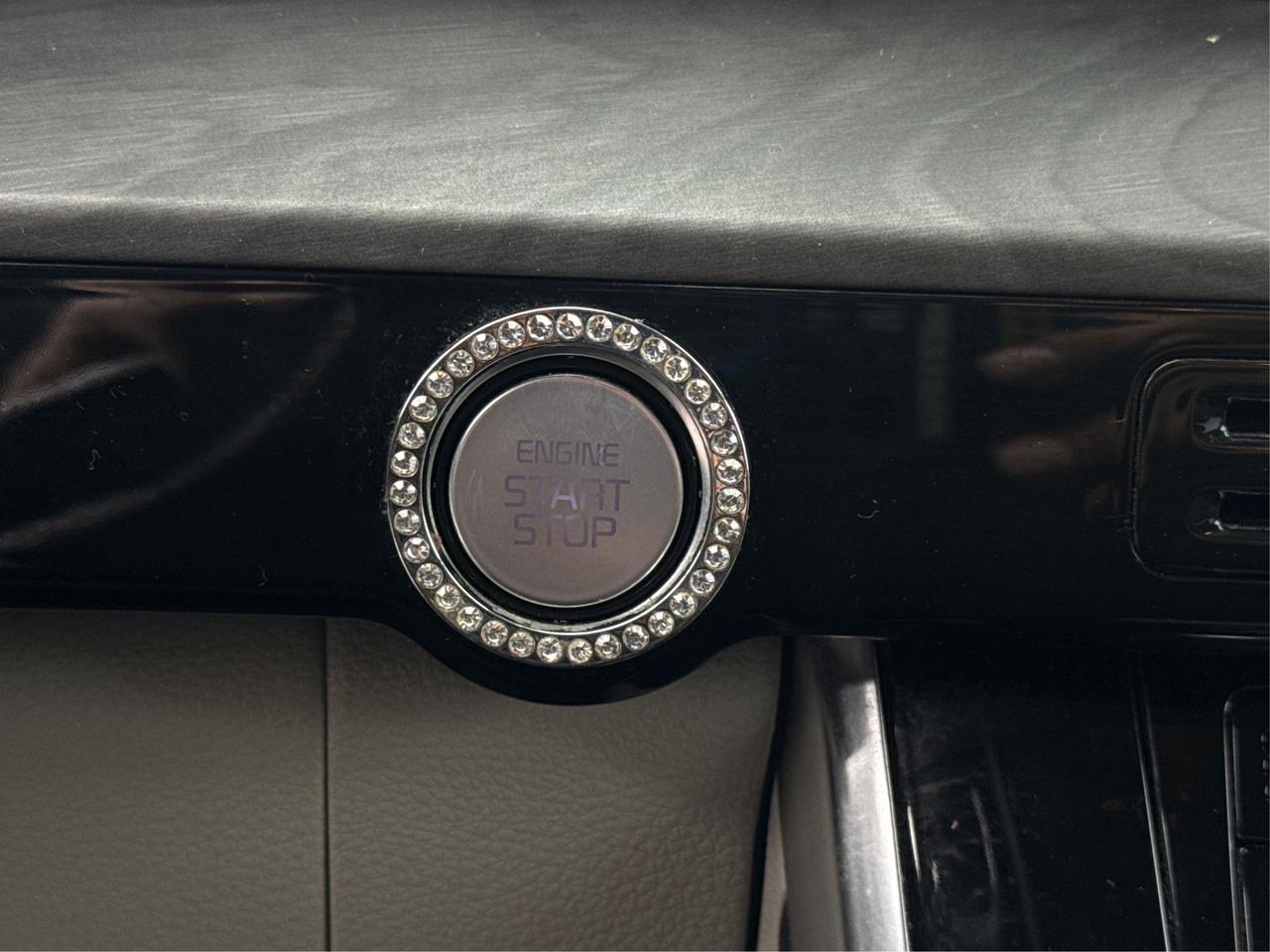 2022 Kia Carnival NAV LEATHER HEATED SEATS! WE FINANCE ALL CREDIT! Photo