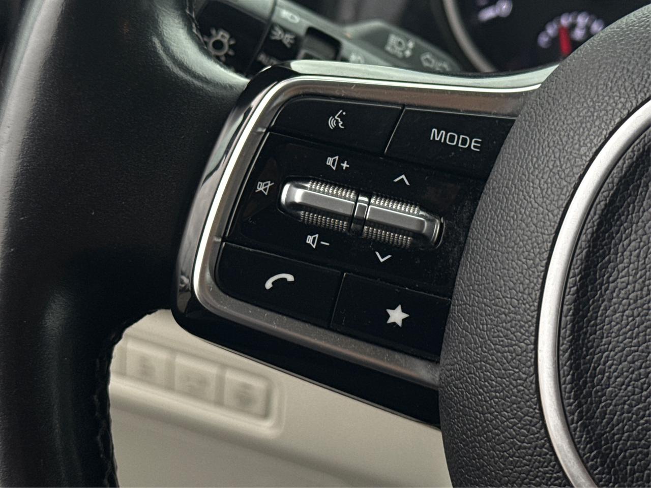 2022 Kia Carnival NAV LEATHER HEATED SEATS! WE FINANCE ALL CREDIT! Photo