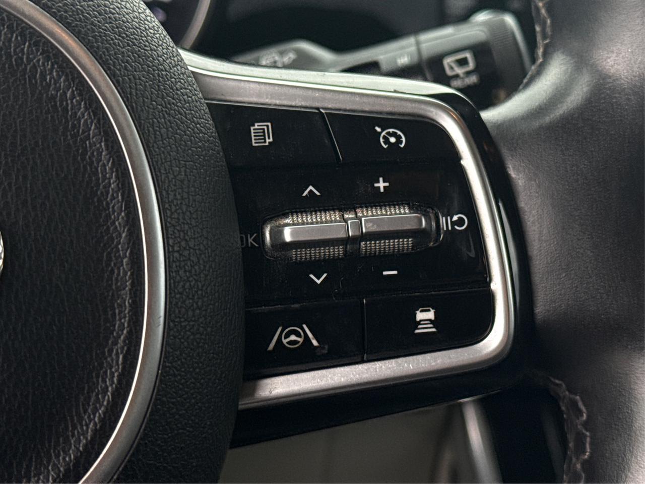 2022 Kia Carnival NAV LEATHER HEATED SEATS! WE FINANCE ALL CREDIT! Photo