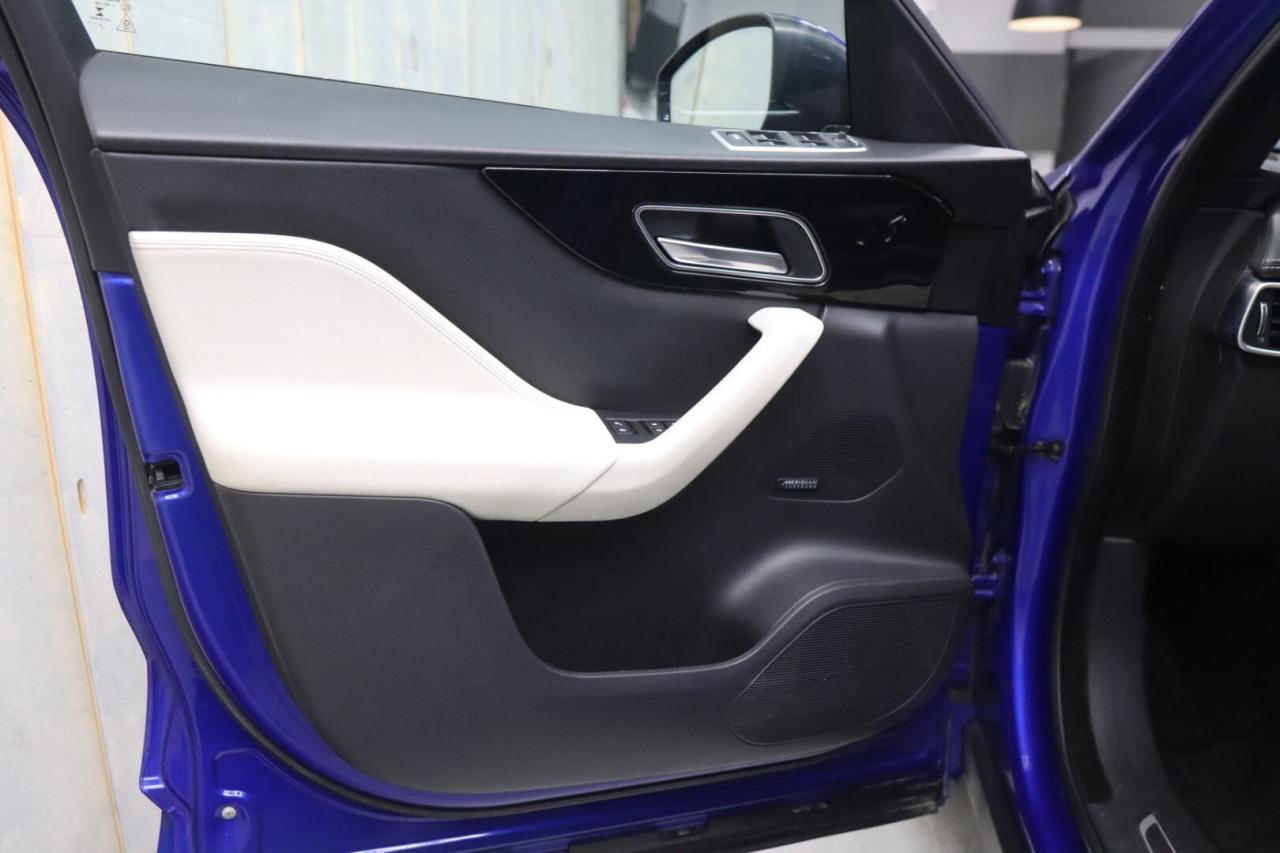 2018 Jaguar F-PACE 2.5T R-SPORT  TWO-TONE INTERIOR Photo
