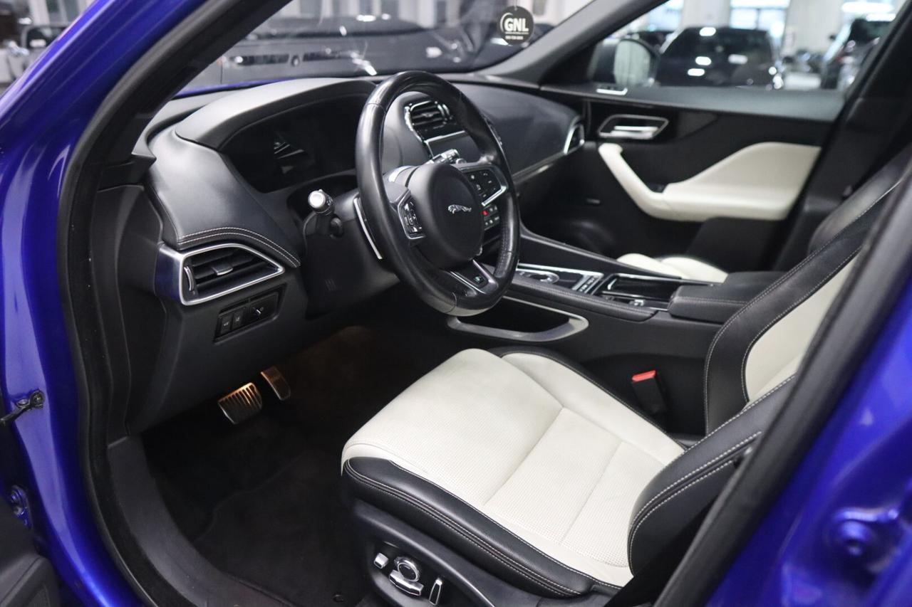2018 Jaguar F-PACE 2.5T R-SPORT  TWO-TONE INTERIOR Photo