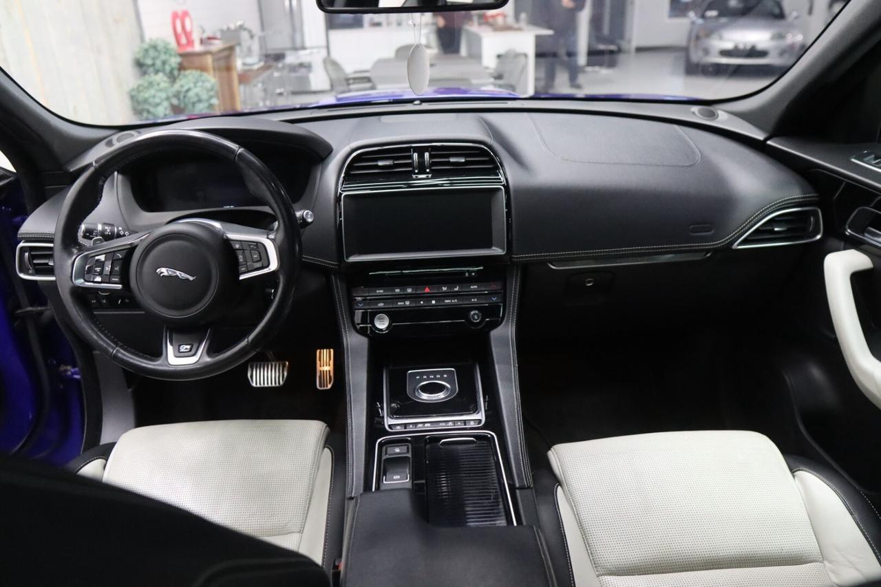2018 Jaguar F-PACE 2.5T R-SPORT  TWO-TONE INTERIOR Photo