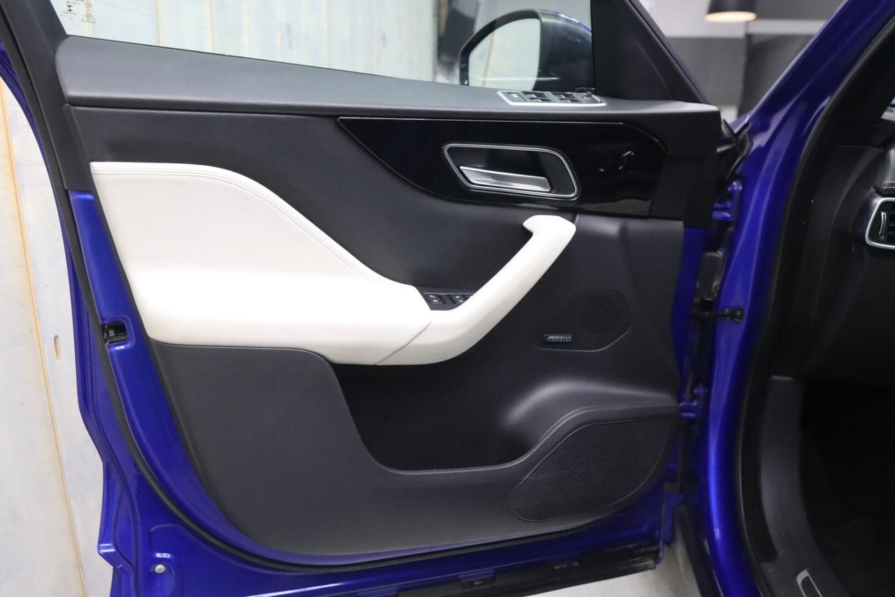 2018 Jaguar F-PACE 2.5T R-SPORT  TWO-TONE INTERIOR Photo