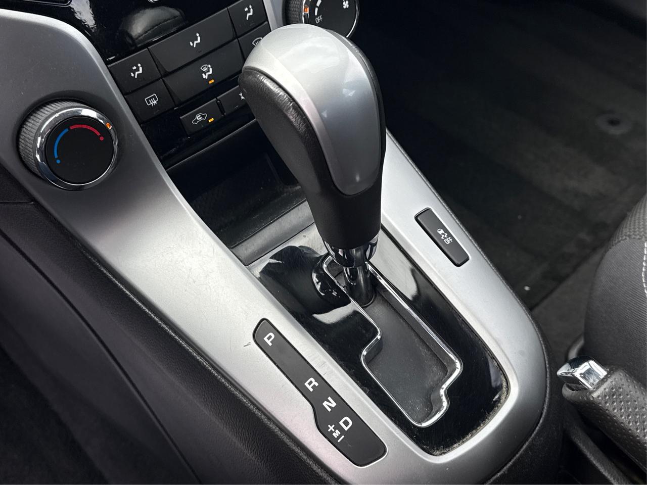 2014 Chevrolet Cruze LT HEATED SEATS CLEAN WE FINANCE ALL CREDIT! Photo