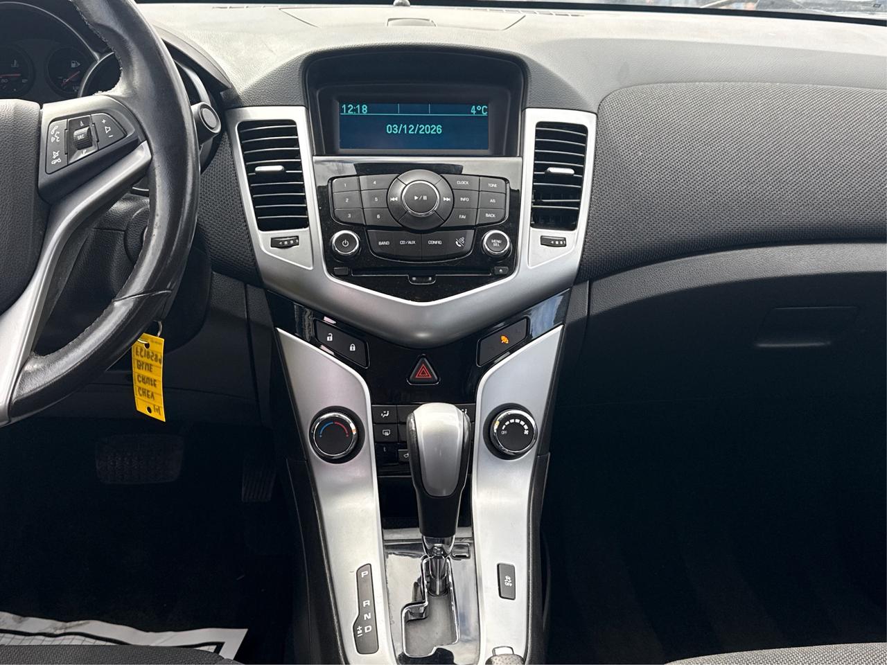 2014 Chevrolet Cruze LT HEATED SEATS CLEAN WE FINANCE ALL CREDIT! Photo