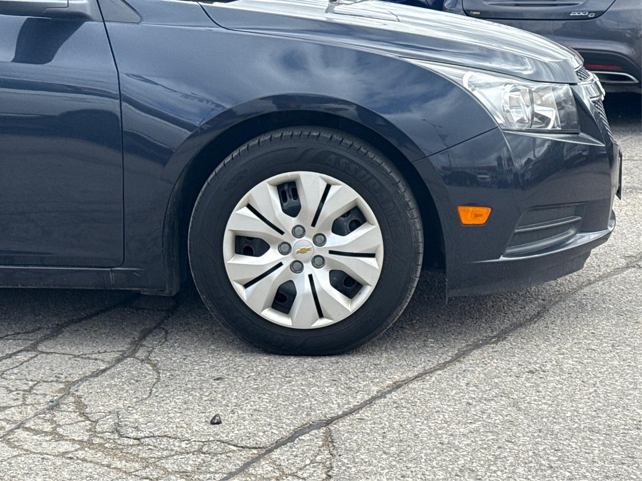 2014 Chevrolet Cruze LT HEATED SEATS CLEAN WE FINANCE ALL CREDIT! Photo