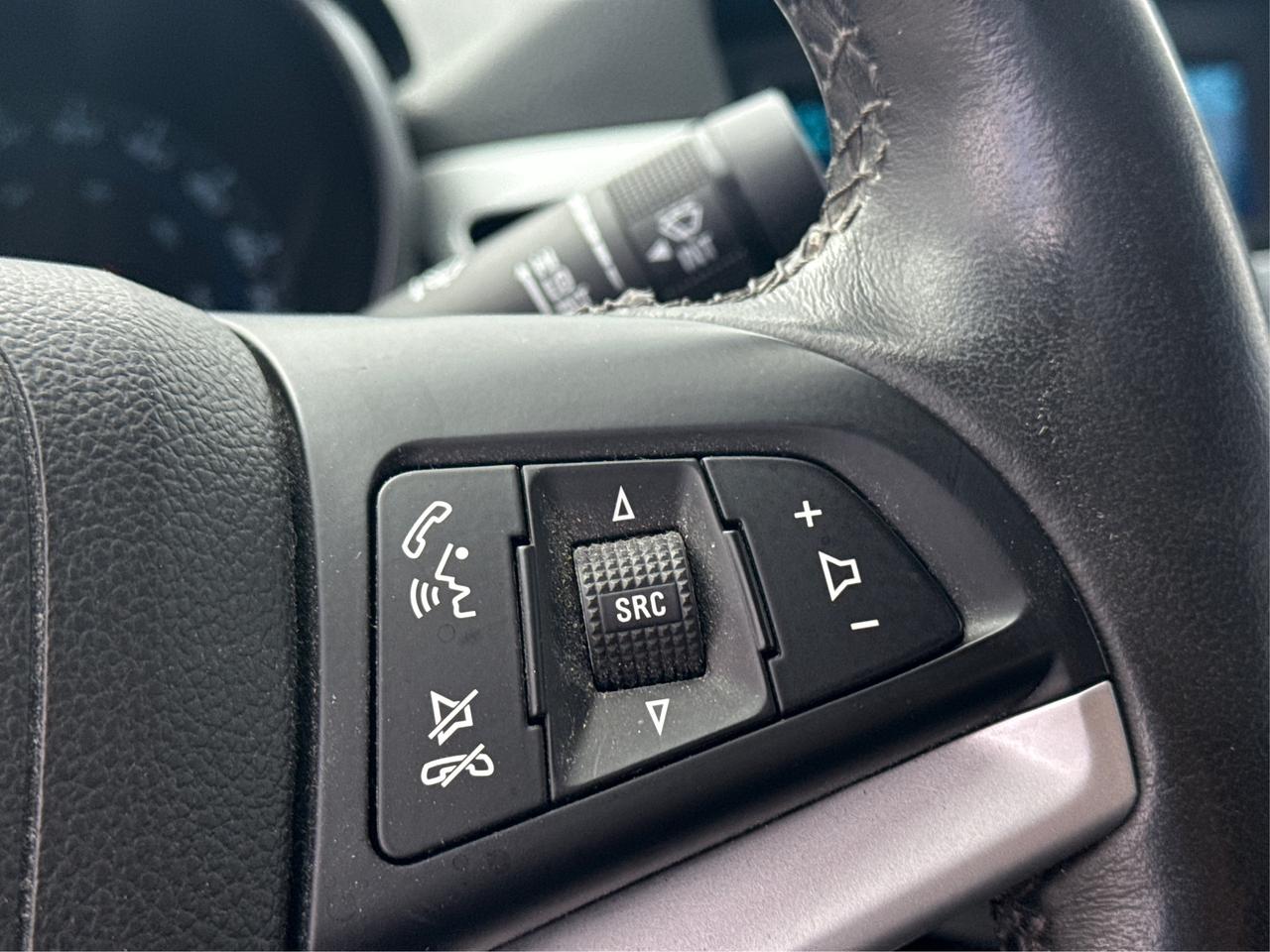 2014 Chevrolet Cruze LT HEATED SEATS CLEAN WE FINANCE ALL CREDIT! Photo